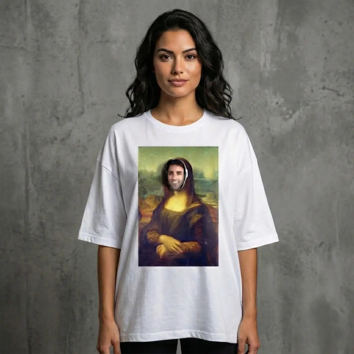Mona Lisa ft Raju Women's Oversized T-Shirt | Art Graphic Streetwear Tee
