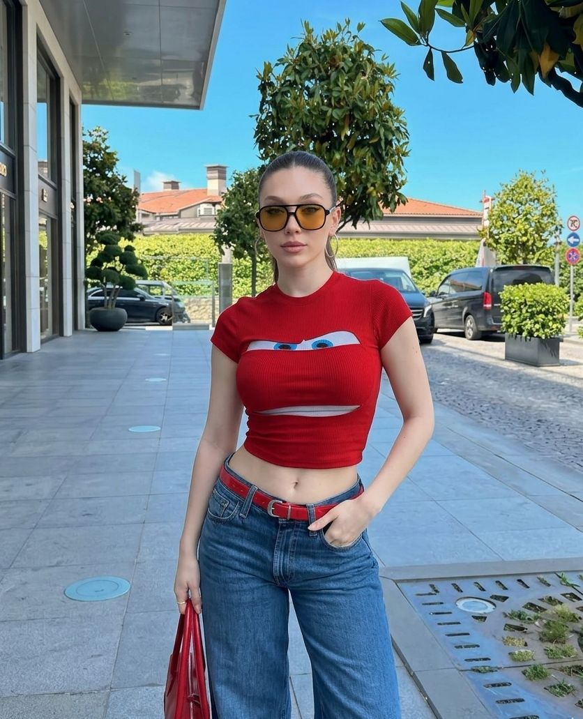 Red Cartoon Eyes Graphic Baby Tee – Slim Fit Y2K Crop Top