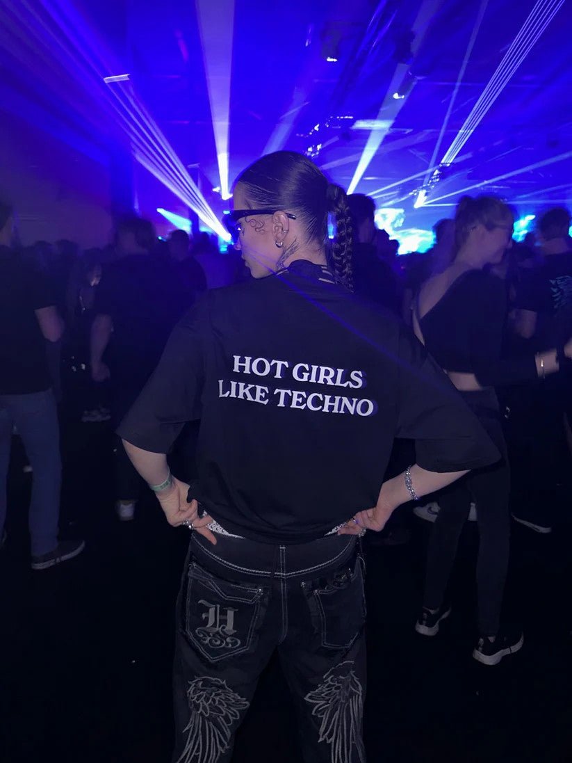 Hot Girls Like Techno Oversized T-Shirt – Trendy Festival Rave Tee for Women - Acid House™ (formerly Zyra Drip)