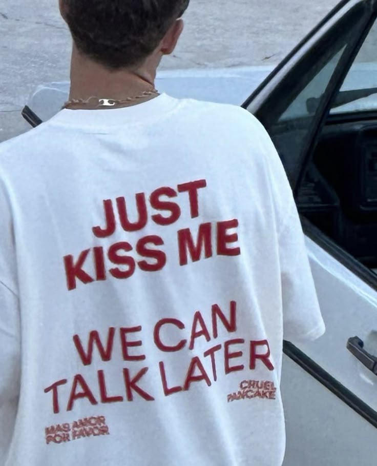 Just Kiss Me We Can Talk Later Oversized T-Shirt – Trendy Unisex Streetwear Tee in White & Black - Acid House™ (formerly Zyra Drip)