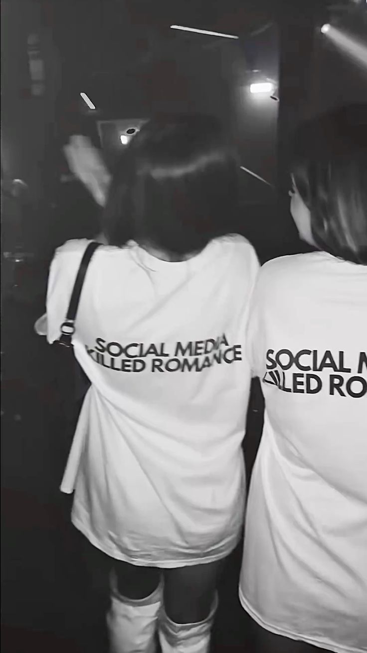 White Regular Fit T-shirt Graphic T-Shirt for Women – “Social Media Killed Romance” - Acid House™