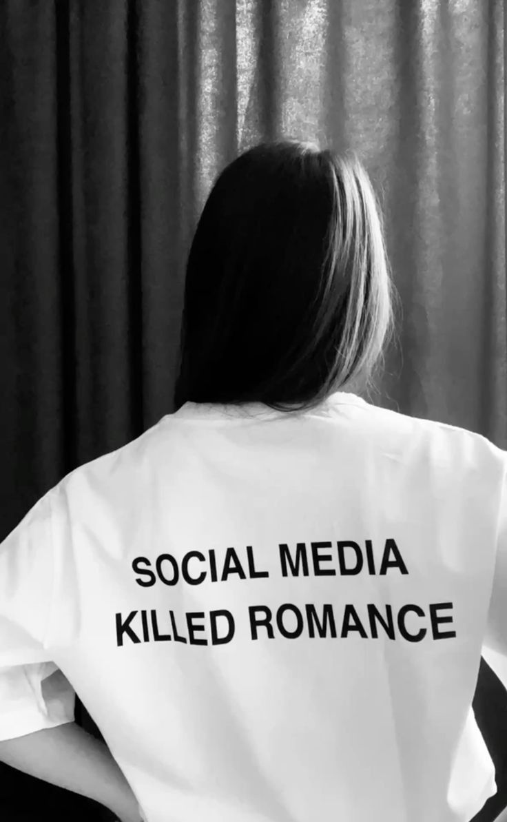 White Regular Fit T-shirt Graphic T-Shirt for Women – “Social Media Killed Romance” - Acid House™